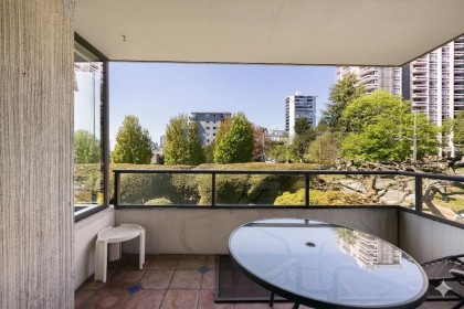 Photo 16 at 302 - 1480 Duchess Avenue, Ambleside, West Vancouver