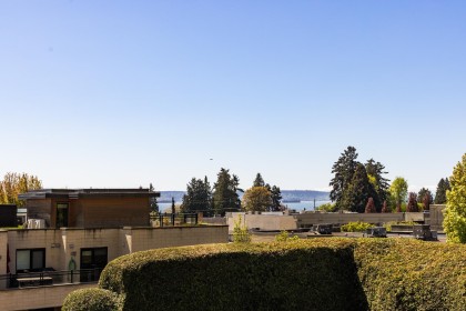 Photo 18 at 302 - 1480 Duchess Avenue, Ambleside, West Vancouver
