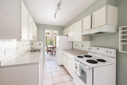 Photo 19 at 302 - 1480 Duchess Avenue, Ambleside, West Vancouver
