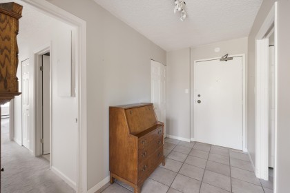 Photo 4 at 302 - 1480 Duchess Avenue, Ambleside, West Vancouver