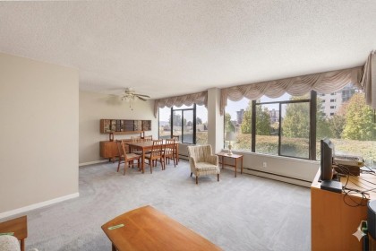 Photo 8 at 302 - 1480 Duchess Avenue, Ambleside, West Vancouver