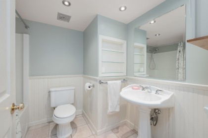 Photo 25 at 302 - 1480 Duchess Avenue, Ambleside, West Vancouver