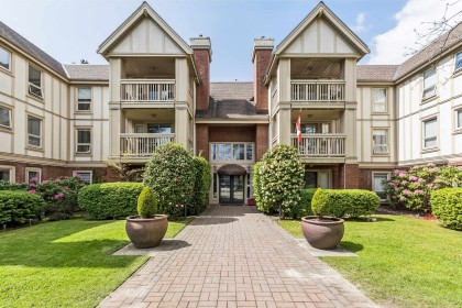 Photo 1 at 105 - 843 22nd Street, Dundarave, West Vancouver