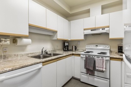 Photo 9 at 105 - 843 22nd Street, Dundarave, West Vancouver