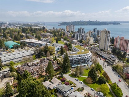 Photo 40 at 105 - 843 22nd Street, Dundarave, West Vancouver