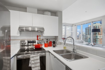 Photo 9 at 1607 - 989 Nelson Street, Downtown VW, Vancouver West