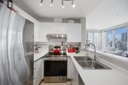 Photo 8 at 1607 - 989 Nelson Street, Downtown VW, Vancouver West