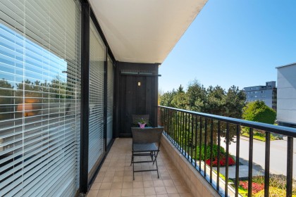 Photo 17 at 204 - 650 16th Street, Ambleside, West Vancouver