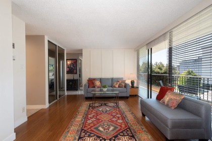 Photo 7 at 204 - 650 16th Street, Ambleside, West Vancouver