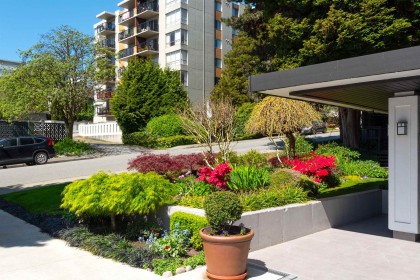Photo 4 at 204 - 650 16th Street, Ambleside, West Vancouver