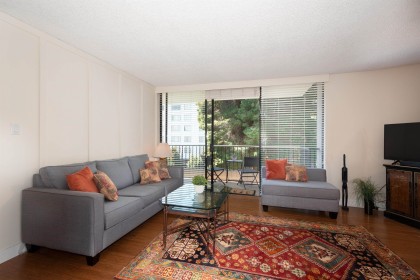 Photo 8 at 204 - 650 16th Street, Ambleside, West Vancouver