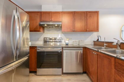 Photo 6 at 206 - 3089 Oak Street, Fairview VW, Vancouver West