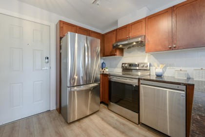 Photo 7 at 206 - 3089 Oak Street, Fairview VW, Vancouver West