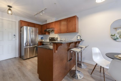 Photo 8 at 206 - 3089 Oak Street, Fairview VW, Vancouver West