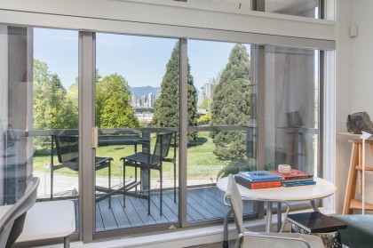 Photo 5 at 208 - 1529 W 6th Avenue, False Creek, Vancouver West