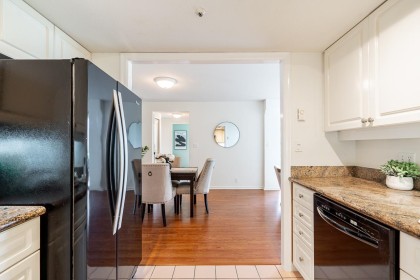 Photo 23 at 1 - 2243 Bellevue Avenue, Dundarave, West Vancouver
