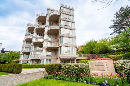 Photo 2 at 1 - 2243 Bellevue Avenue, Dundarave, West Vancouver
