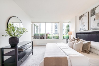 Photo 13 at 1 - 2243 Bellevue Avenue, Dundarave, West Vancouver