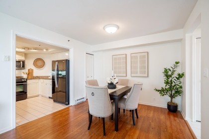 Photo 12 at 1 - 2243 Bellevue Avenue, Dundarave, West Vancouver