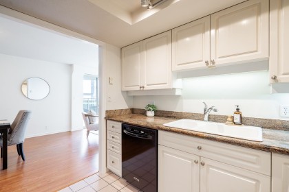 Photo 22 at 1 - 2243 Bellevue Avenue, Dundarave, West Vancouver