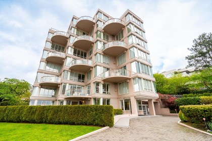 Photo 3 at 1 - 2243 Bellevue Avenue, Dundarave, West Vancouver