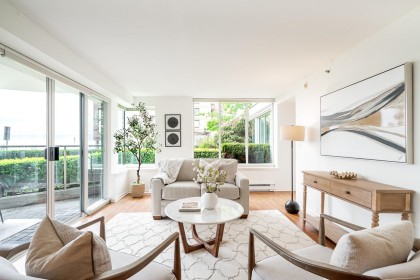 Photo 1 at 1 - 2243 Bellevue Avenue, Dundarave, West Vancouver