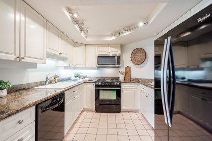 Photo 19 at 1 - 2243 Bellevue Avenue, Dundarave, West Vancouver