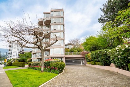 Photo 4 at 1 - 2243 Bellevue Avenue, Dundarave, West Vancouver