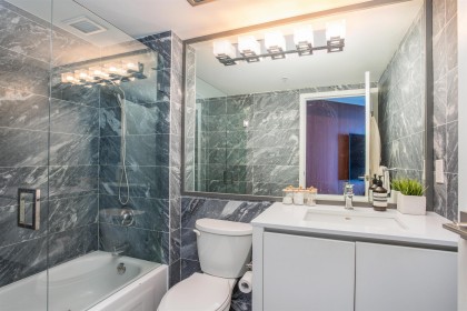 Photo 11 at 203 - 388 Drake Street, Yaletown, Vancouver West