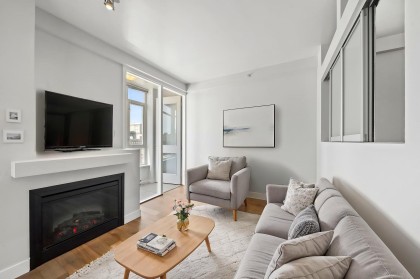 Photo 2 at 304 - 2055 Yukon Street, False Creek, Vancouver West