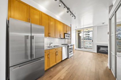 Photo 12 at 304 - 2055 Yukon Street, False Creek, Vancouver West