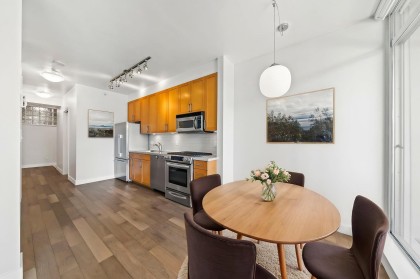 Photo 7 at 304 - 2055 Yukon Street, False Creek, Vancouver West