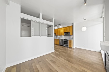 Photo 5 at 304 - 2055 Yukon Street, False Creek, Vancouver West