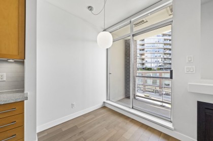 Photo 9 at 304 - 2055 Yukon Street, False Creek, Vancouver West