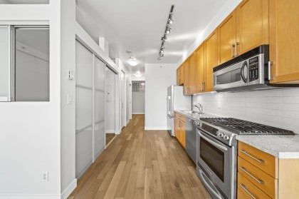 Photo 10 at 304 - 2055 Yukon Street, False Creek, Vancouver West
