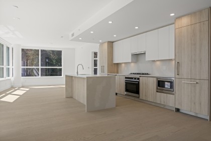 Photo 12 at 305 - 423 6th Street, Park Royal, West Vancouver