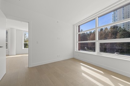 Photo 26 at 305 - 423 6th Street, Park Royal, West Vancouver
