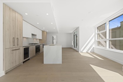 Photo 10 at 305 - 423 6th Street, Park Royal, West Vancouver
