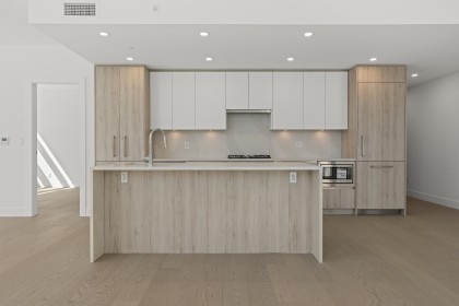 Photo 11 at 305 - 423 6th Street, Park Royal, West Vancouver