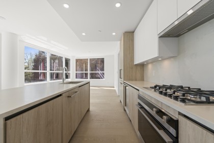 Photo 8 at 305 - 423 6th Street, Park Royal, West Vancouver