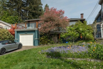 Photo 1 at 164 E Carisbrooke Road, Upper Lonsdale, North Vancouver