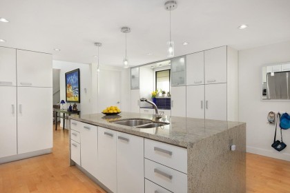 Photo 15 at 805 W 14th Avenue, Fairview VW, Vancouver West