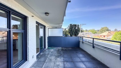 Photo 17 at 202 - 4355 W 10th Avenue, Point Grey, Vancouver West