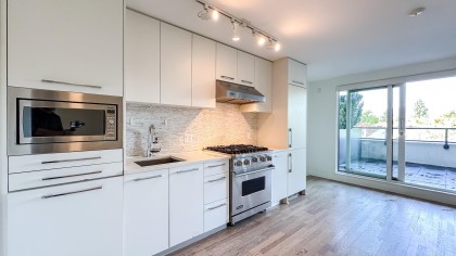 Photo 8 at 202 - 4355 W 10th Avenue, Point Grey, Vancouver West