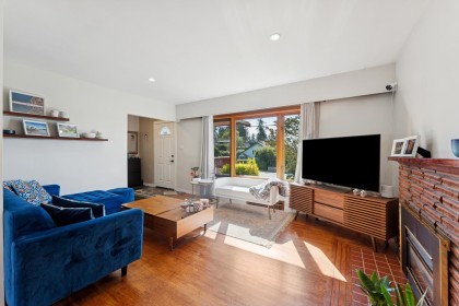 Photo 2 at 430 W Kings Road, Upper Lonsdale, North Vancouver