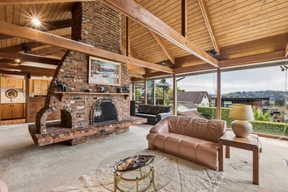 Photo 4 at 1092 Duchess Avenue, Sentinel Hill, West Vancouver