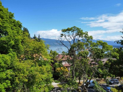 Photo 2 at 4678 W 3rd Avenue, Point Grey, Vancouver West