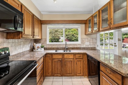 Photo 11 at 606 Hawstead Place, British Properties, West Vancouver