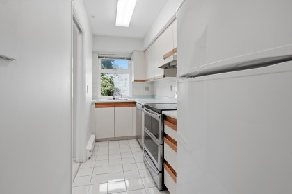 Photo 10 at 737 W 7th Avenue, Fairview VW, Vancouver West