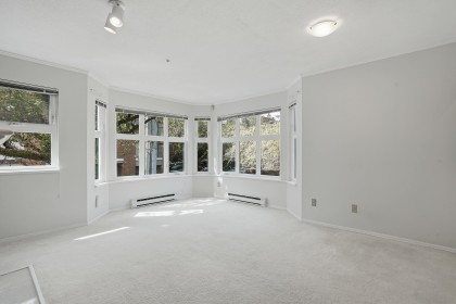 Photo 4 at 737 W 7th Avenue, Fairview VW, Vancouver West